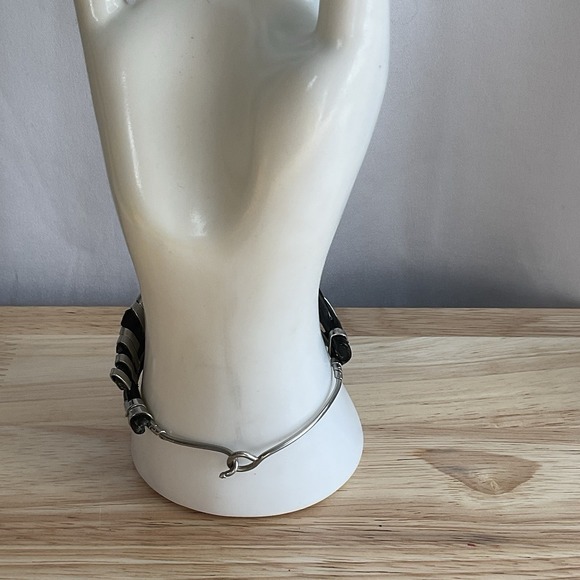 Vintage Black Coral Bracelet Silver Tone Wrapped Sz 6.5 Artist Made - Picture 13 of 16